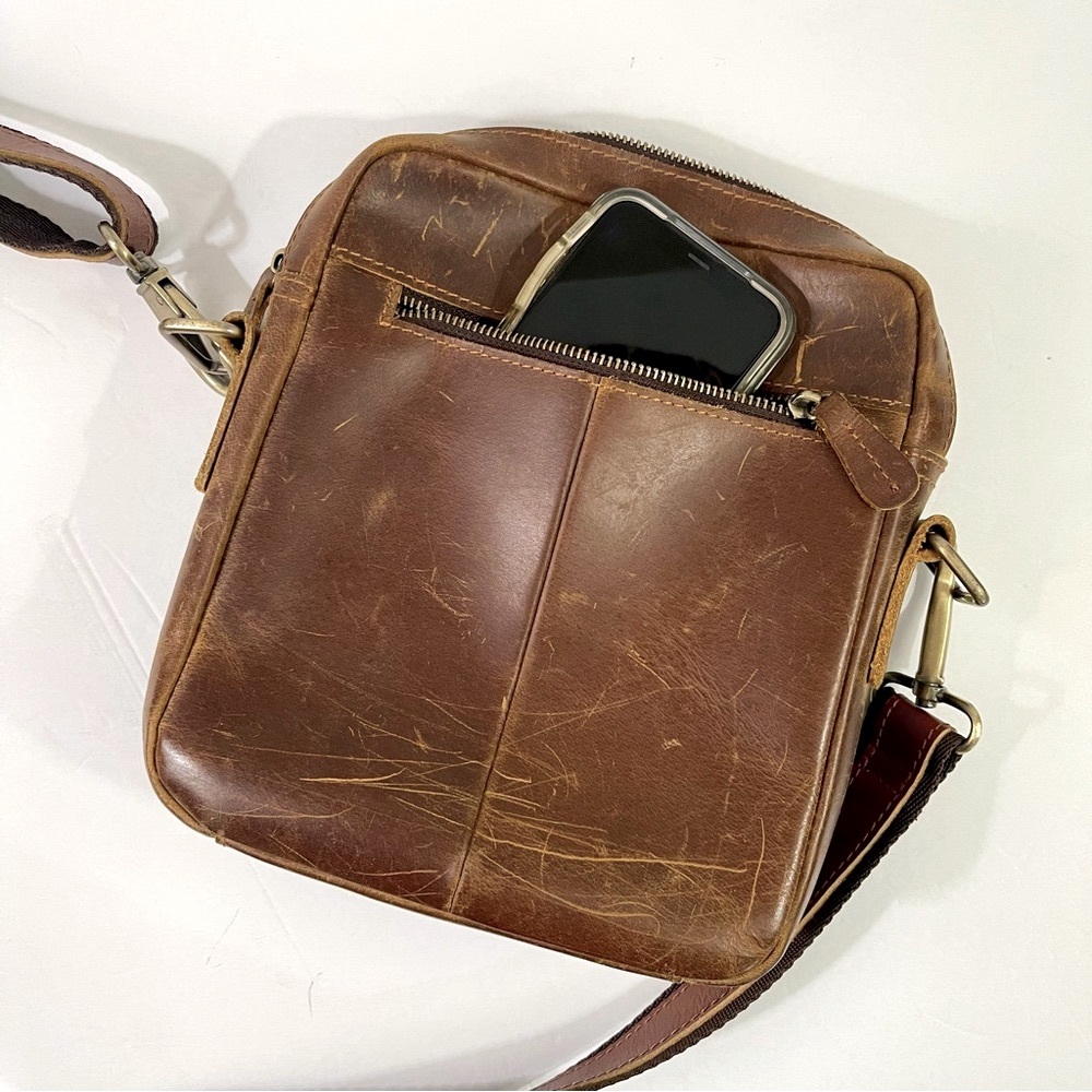 Jack & Chris Mens or Women’s Brown Leather Crossbody Bag with Multiple Pockets - Picture 3 of 15